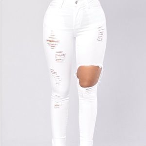 Fashion Nova distressed skinny jeans (size 1)